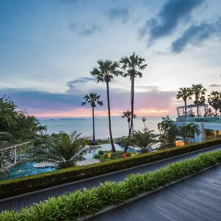 The Palm Wongamat - 2Br Luxury Beachfront Suite - Ocean View